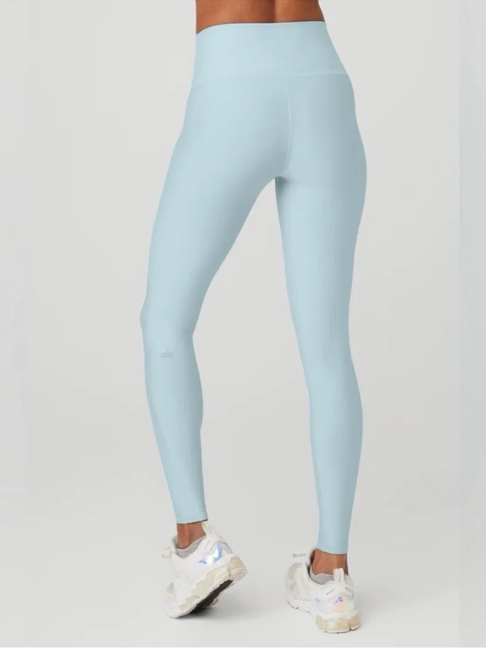 ALO Yoga 7/8 High-Waist Airlift Legging in Chalk Blue - M